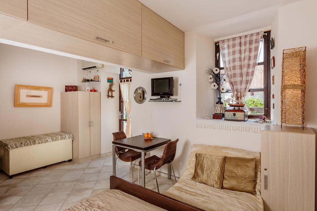 Celine'S Place By The Sea Kotor Eksteriør bilde