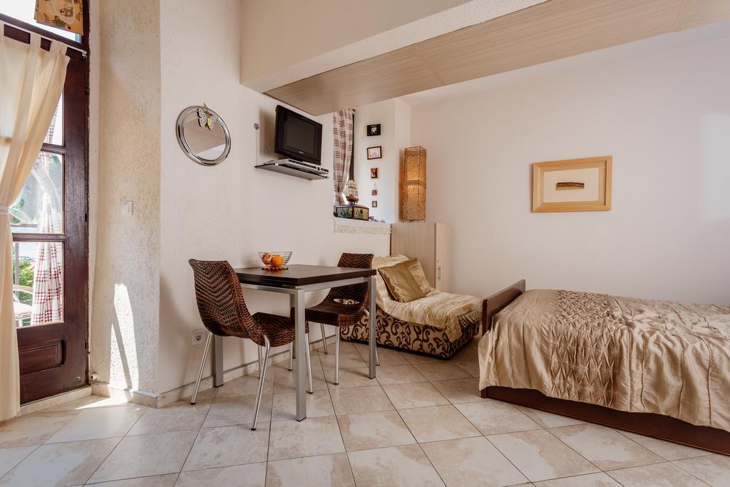 Celine'S Place By The Sea Kotor Eksteriør bilde